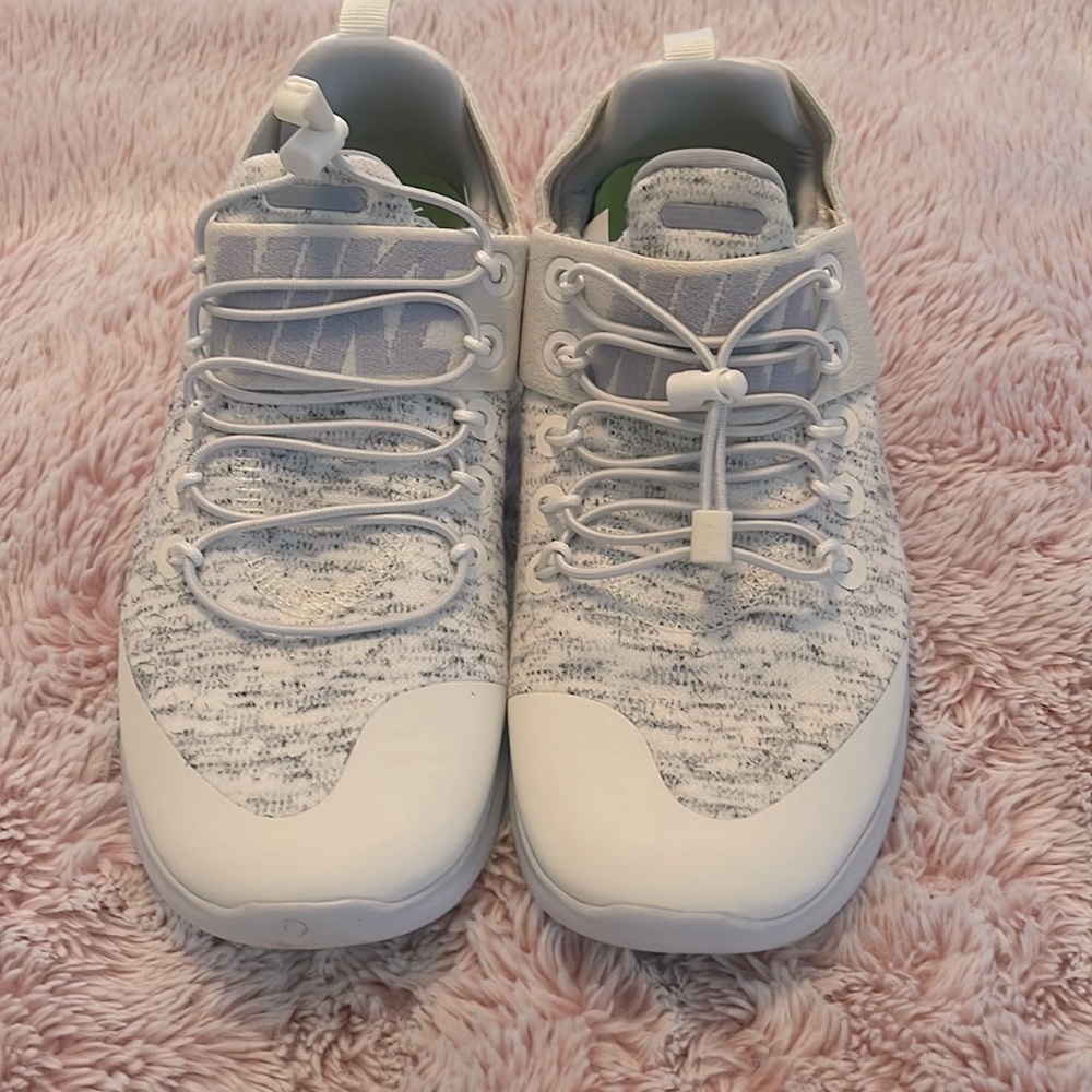 New Nike Run Commuter off white/ grey shoes. Size 6.